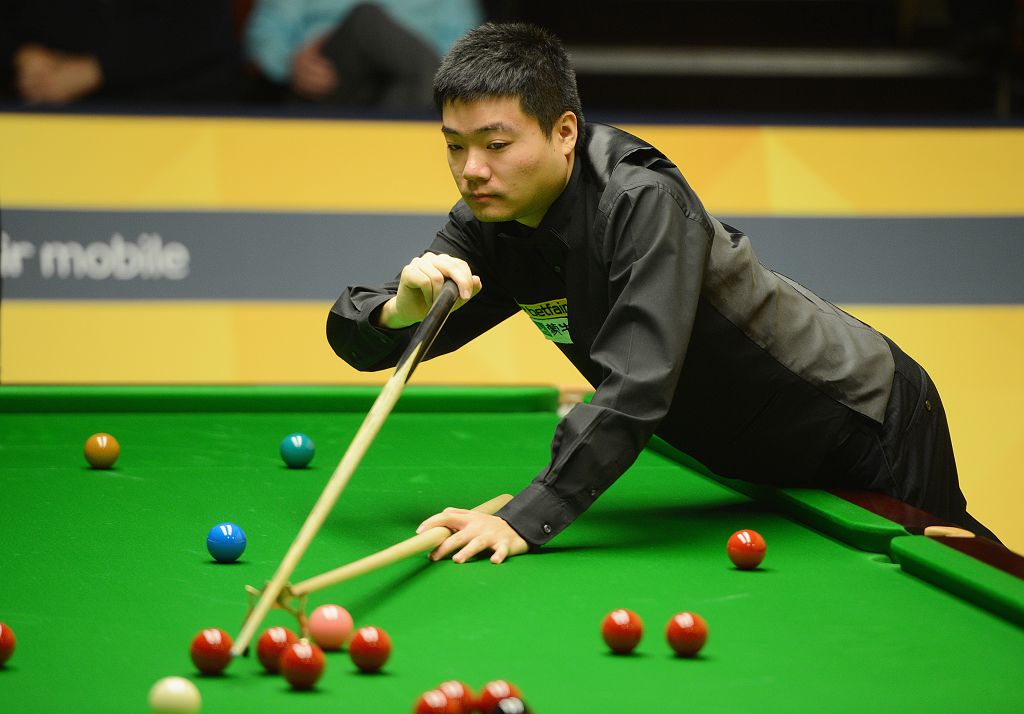 他接到中场 他接到中场