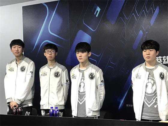 缺兵少將常 缺兵少將常